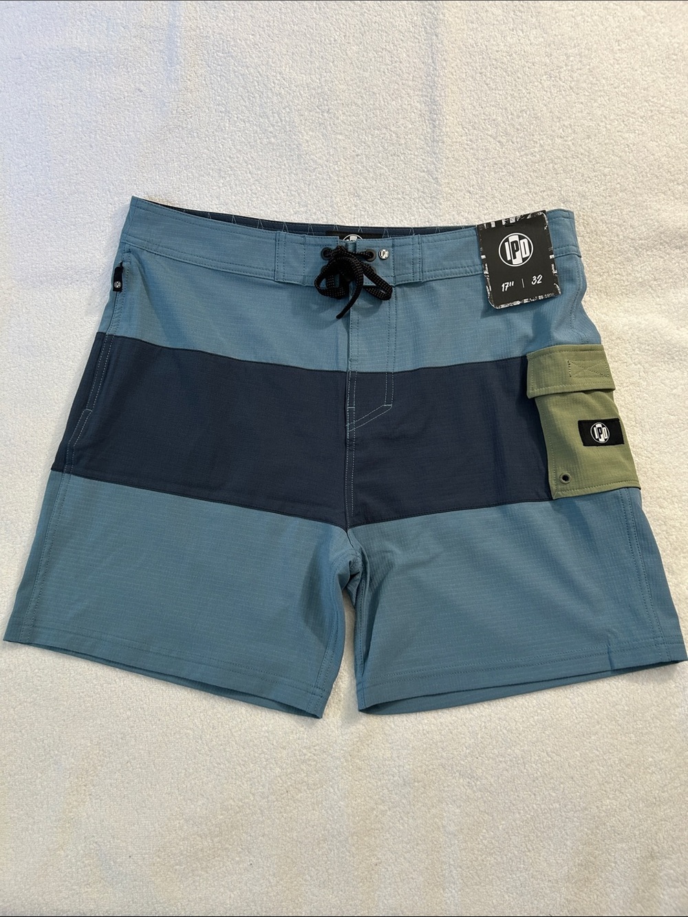 IPD 32 Board Shorts 17” in Shade Blue color block pockets drawstring 128 Fit NWT